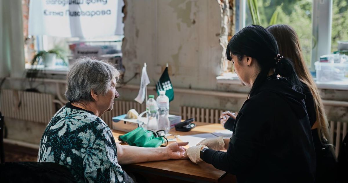 Країна-агресор підступно знищує медичну інфраструктуру на прифронтових територіях України, станом на травень 2024 року пошкоджено 1740 медичних закладів, з яких 203 — зруйновано повністю