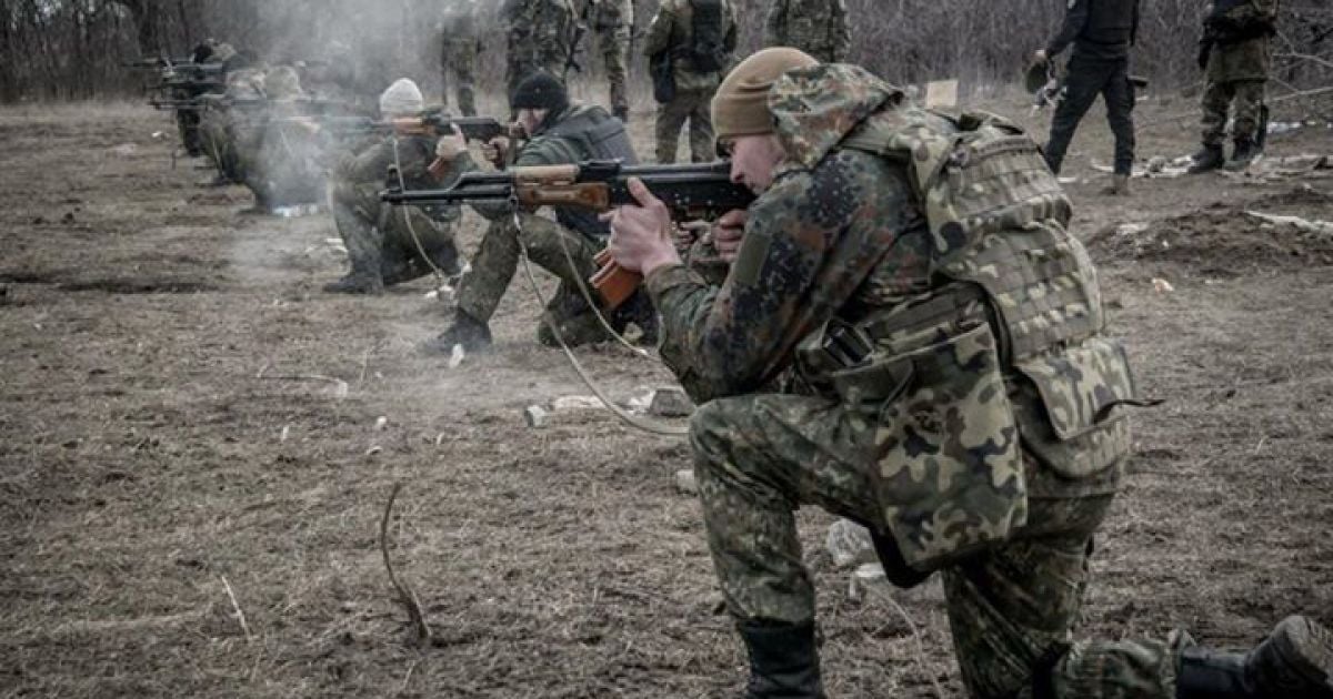 На думку бійців, неонацистська ідеологія навіть теоретично  неможлива серед азовців.