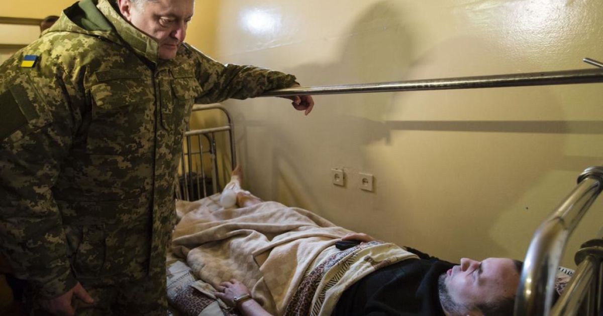 Порошенко відвідав обстріляний бойовиками Краматорськ / © twitter.com/STsegolko