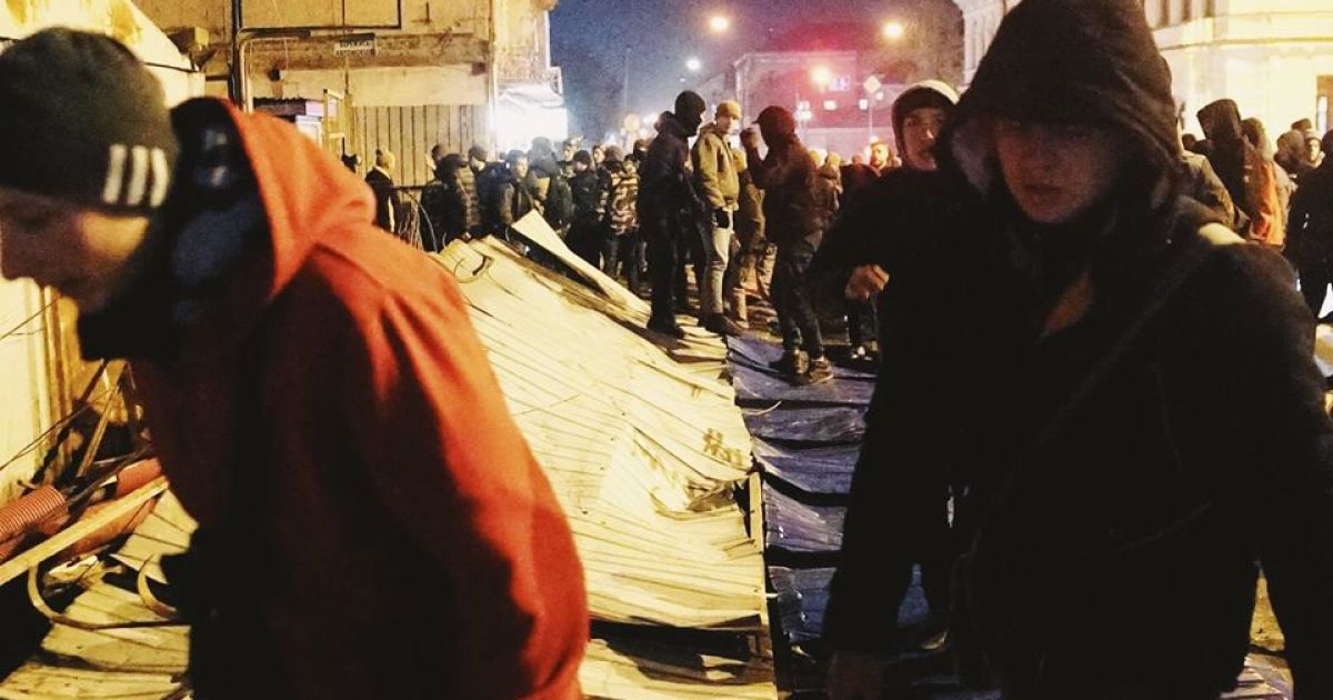 Активісти Нацкорпусу розгросили забудову у Києві_12 / © Національний корпус
