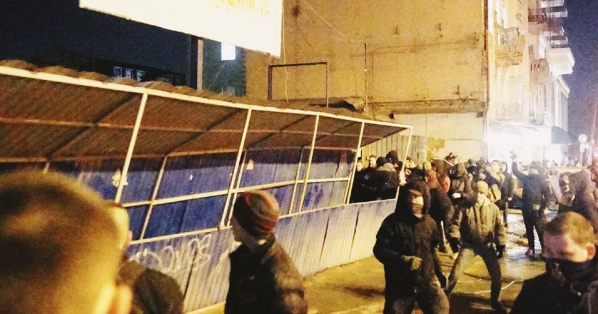 Активісти Нацкорпусу розгросили забудову у Києві_4 / © Національний корпус