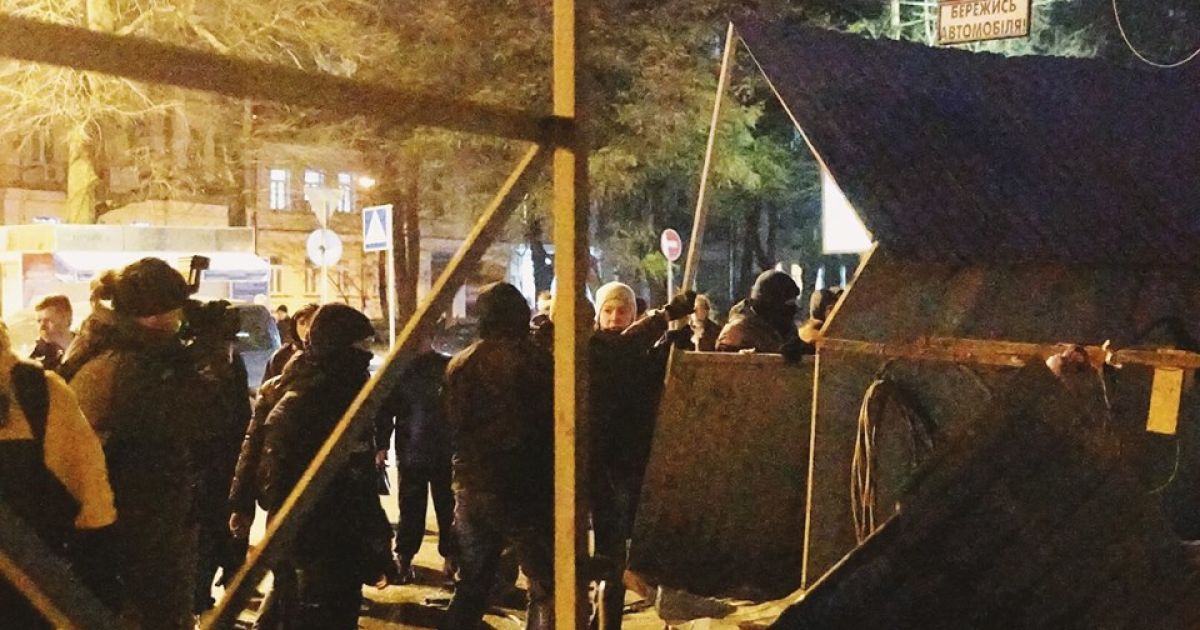 Активісти Нацкорпусу розгросили забудову у Києві_14 / © Національний корпус