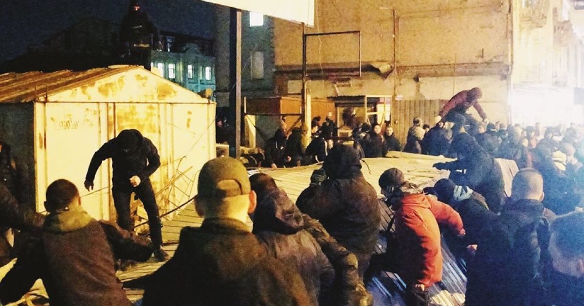 Активісти Нацкорпусу розгросили забудову у Києві_7 / © Національний корпус