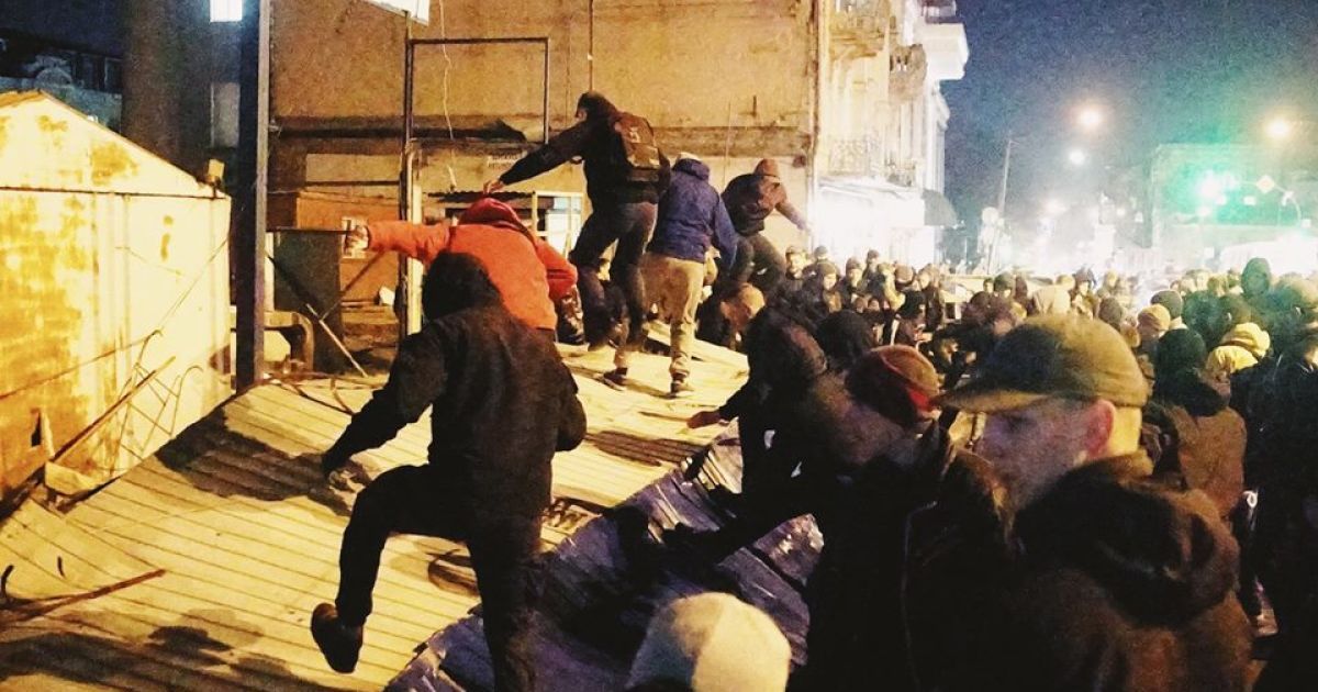 Активісти Нацкорпусу розгросили забудову у Києві_10 / © Національний корпус