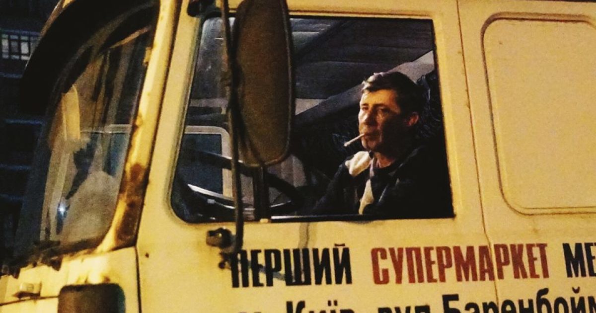Активісти Нацкорпусу розгросили забудову у Києві_2 / © Національний корпус