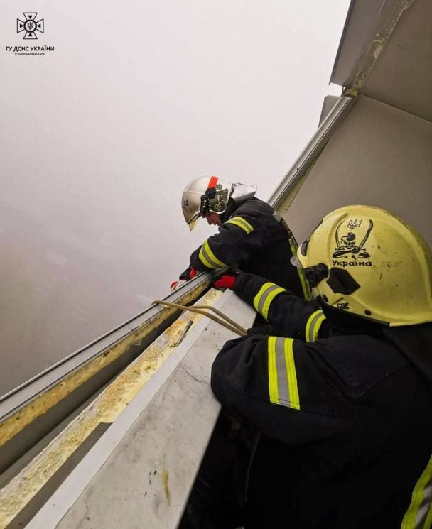 ДСНС ліквідовує наслідки вибуху газу у квартирі на Київщині