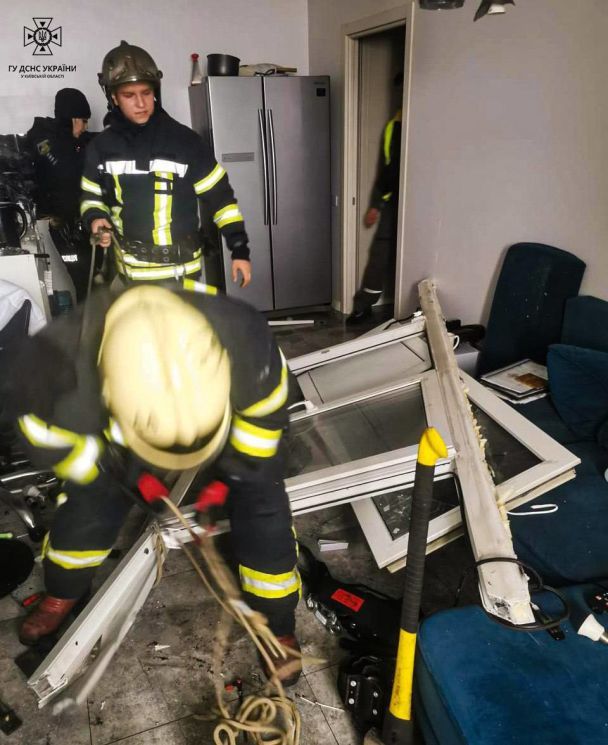 ДСНС ліквідовує наслідки вибуху газу у квартирі на Київщині