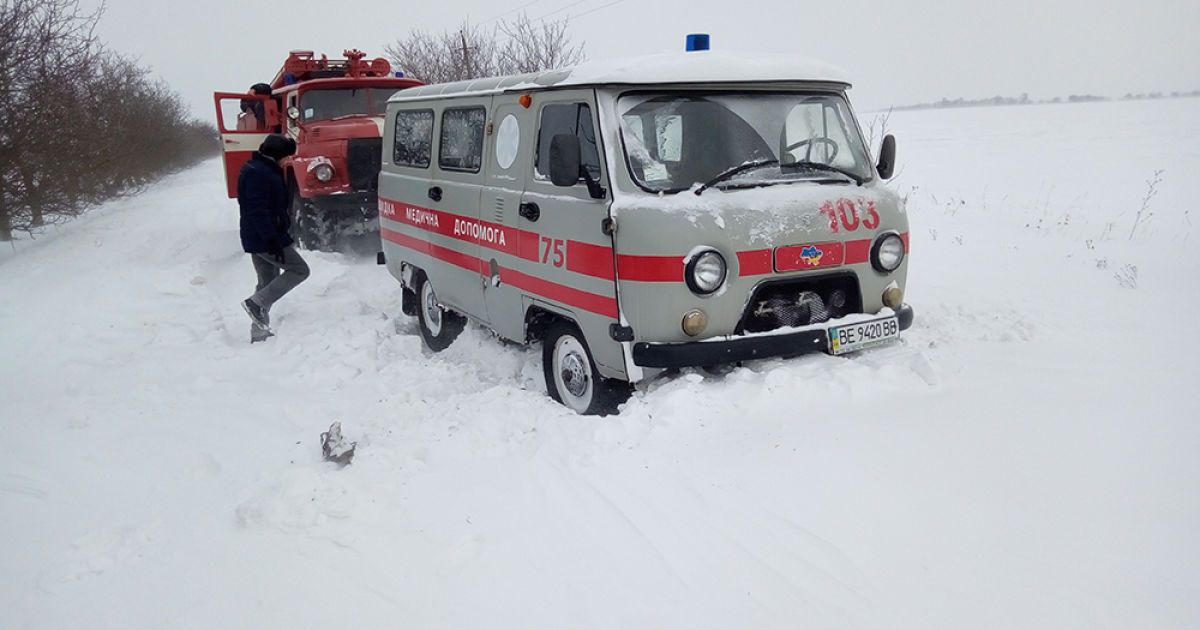 Без воды, света, дорог и в сугробах снега. Как Украина оправляется от последствий мощной непогоды