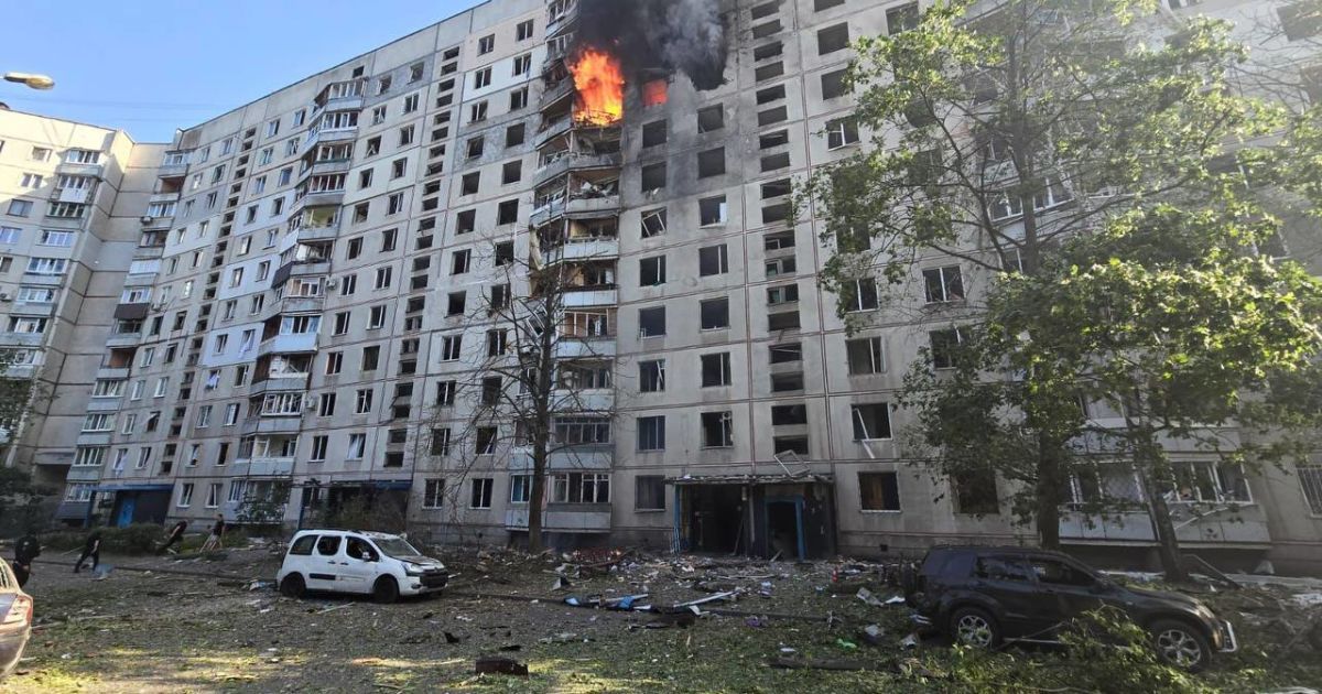 Россия сбросила бомбу на многоэтажку в Харькове 15 сентября.
