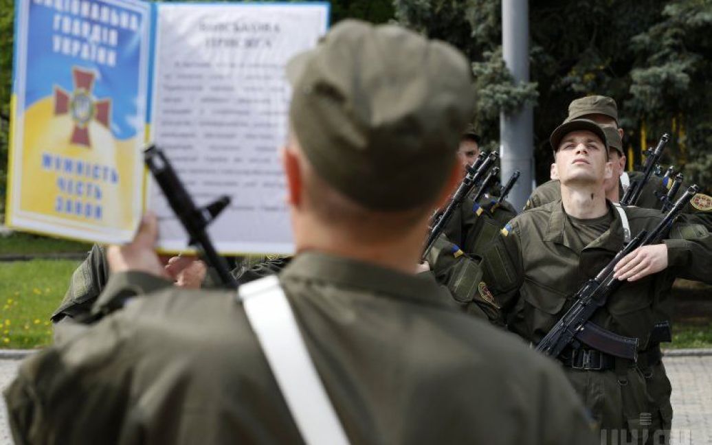 Призывники присягают на Соломенской площади в Киеве. / © УНИАН