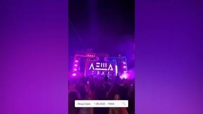 В одеській Аркадії концерт російського виконавця зібрав натовп людей