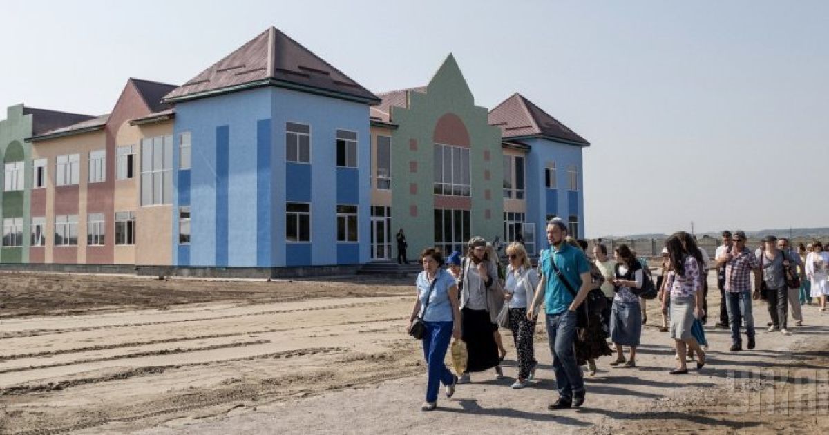 Открытие поселка для еврейских семей переселенцев из зоны АТО под названием "Анатовка" под Киевом. Здесь готовы принять несколько сотен еврейских переселенцев из Донбасса / © УНИАН