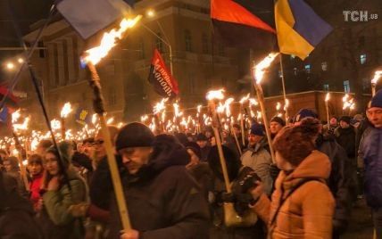 В столице началась факельное шествие в честь Бандеры