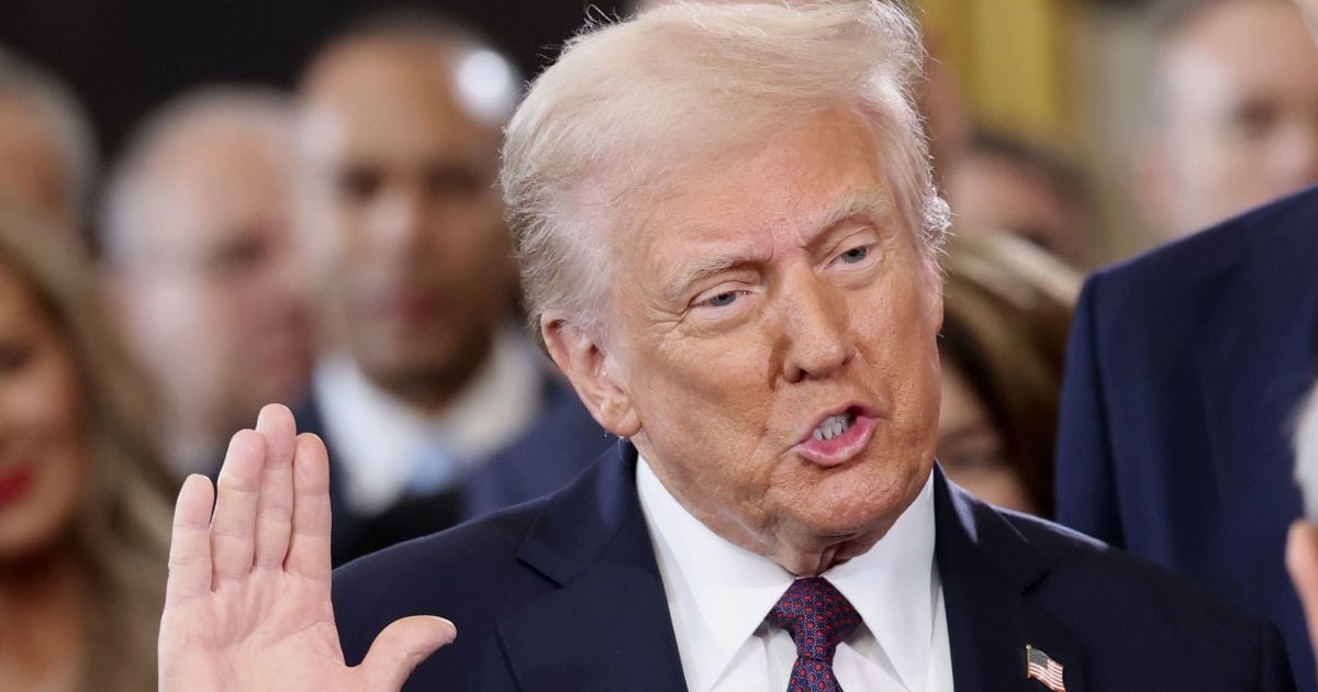 Дональд Трамп пытается "соблазнить" канадцев низкими налогами и медицинской страховкой
