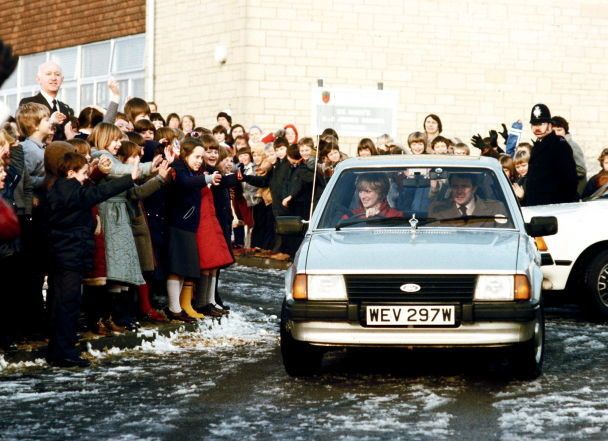 Принцеса Діана за кермом / © Getty Images