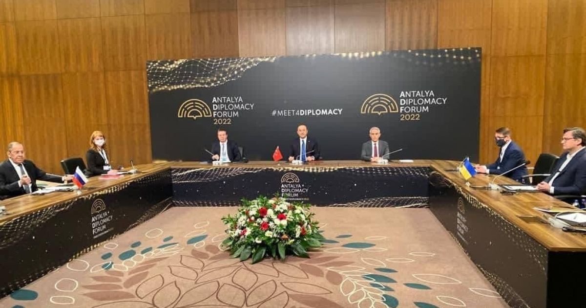 У Туреччині розпочали переговори Лавров, Кулеба та Чавушоглу