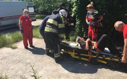 Под Киевом пенсионерка упала в погреб и из-за полученного перелома не могла выбраться (фото)