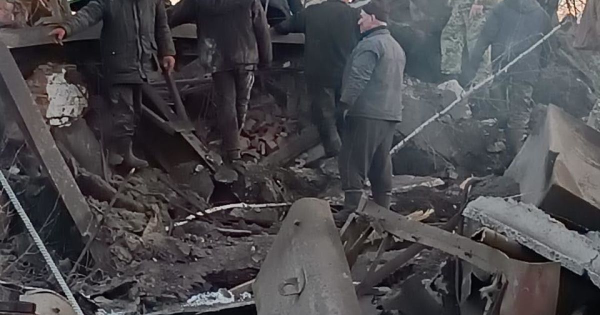 Ракетний удар по Чернігівщині: ціллю Росії стали працівники підприємства, один - загинув