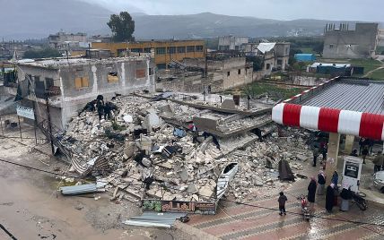 Ужасные последствия землетрясения в Турции и Сирии и обстрел поликлиники в Волчанске: главные новости ночи 7 февраля