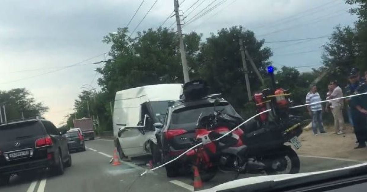 Масштабна ДТП в Криму: мікроавтобус протаранив три авто, постраждали шестеро людей