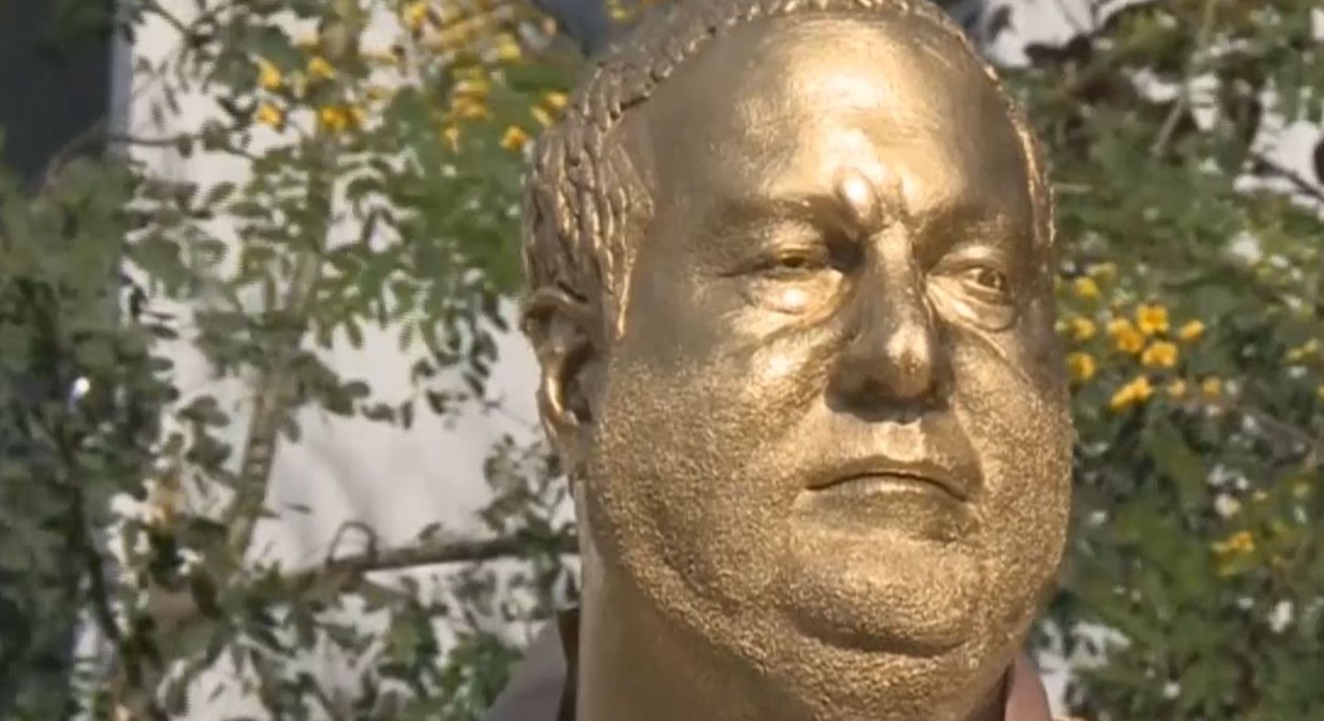 У Лос-Анджелесі встановили золоту статую Гарві Вайнштейну