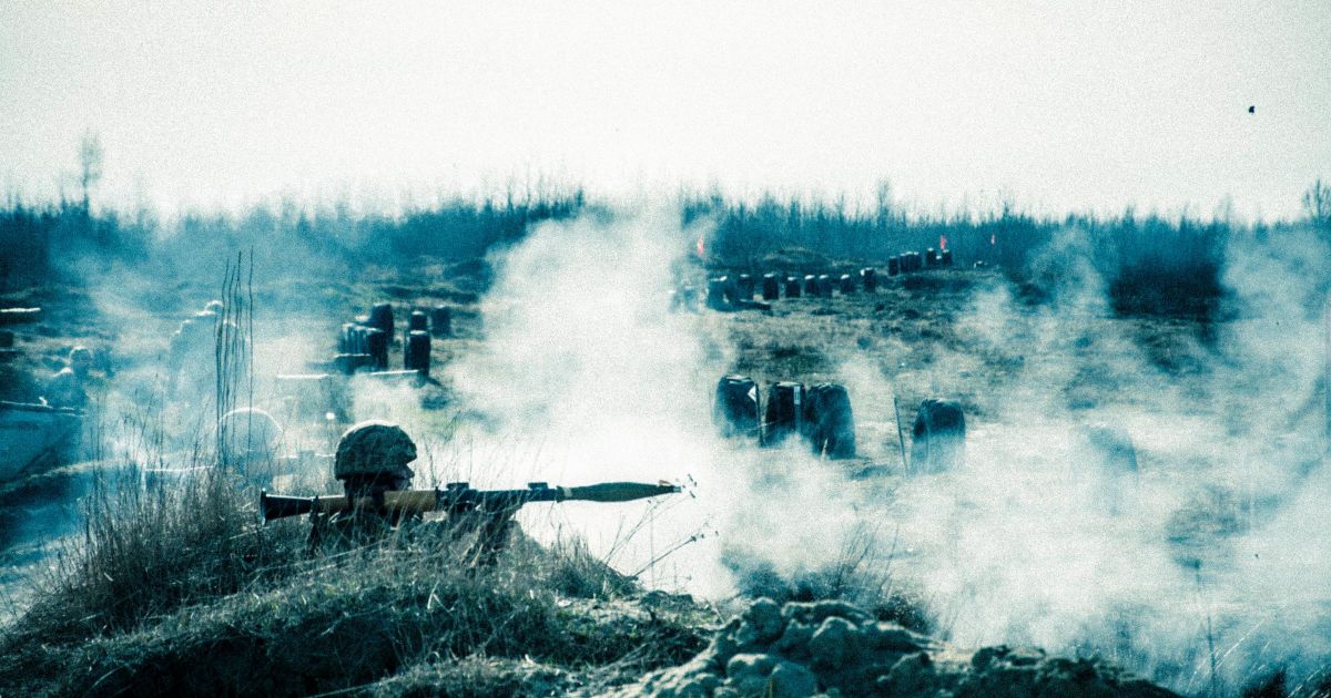 Боевики семь часов подряд поливали огнем военных