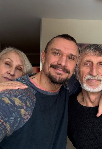 Тарас Цимбалюк с родителями