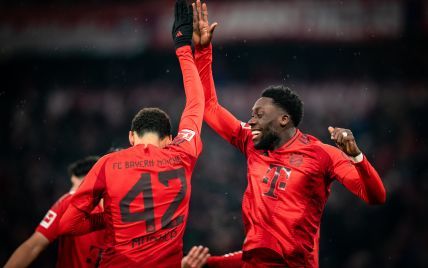 "Бавария" перед дуэлью с "Шахтером" в Лиге чемпионов выиграла результативный матч Бундеслиги (видео)