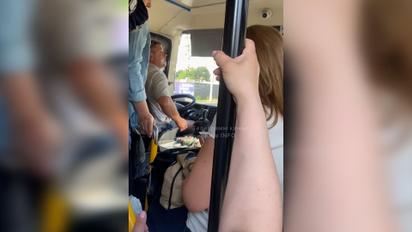 У Києві водій маршрутки взяв пасажирів у "заручники"