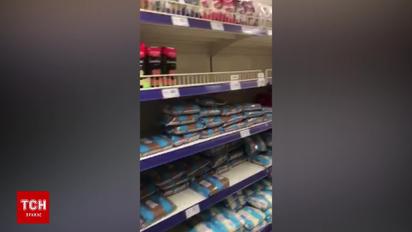 Закупки продолжаются: на Оболони покупатели опустошают полки супермаркета