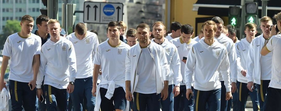 Сборная Украины прогулялась по Лиссабону перед стартом в отборе Евро-2020