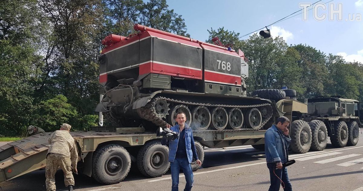 Пожежні танки у Калинівці / © Фото Івана Гребенюка/ТСН