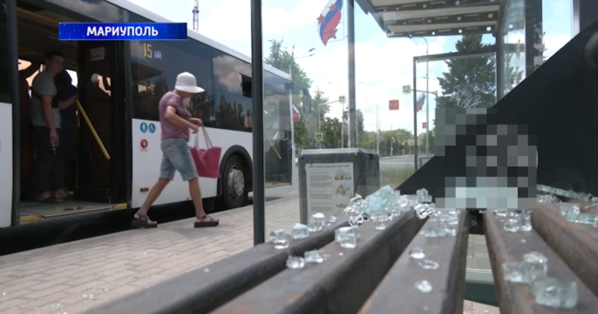 В окупованому Маріуполі вандали розтрощили понад два десятки зупинок
