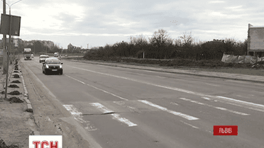 Двух детей на пешеходном переходе сбил водитель во Львове