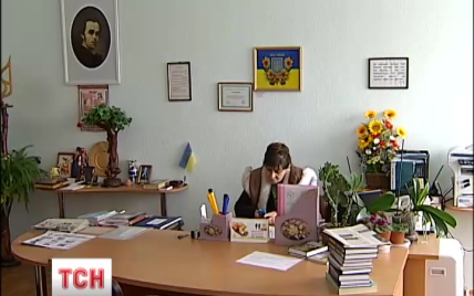 200 тысяч удалось приписать себе к зарплате бухгалтерше школы на Киевщине