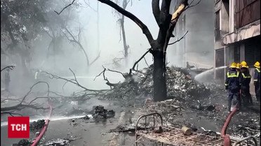 Самолет разбился, как только взлетел! На борту было 242 человека!