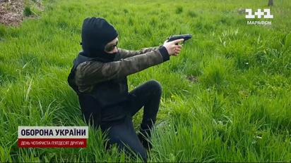 Дитинство у війну: зброя та блокпости - які ігри приваблюють українських малюків
