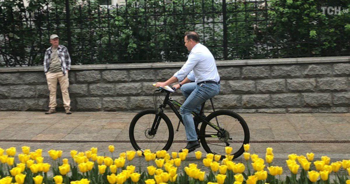 Ляшко приїхав до Зеленського на велосипеді та вимагав стоянку