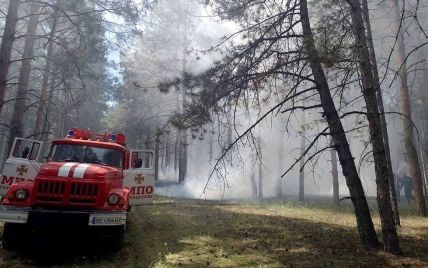 У Миколаївській області сталися пожежі через ворожі обстріли: у ДСНС показали наслідки
