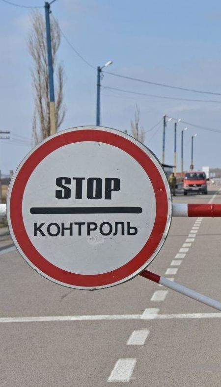 На вихідні поліція встановила додаткові КПП на автошляхах до Азовського моря
