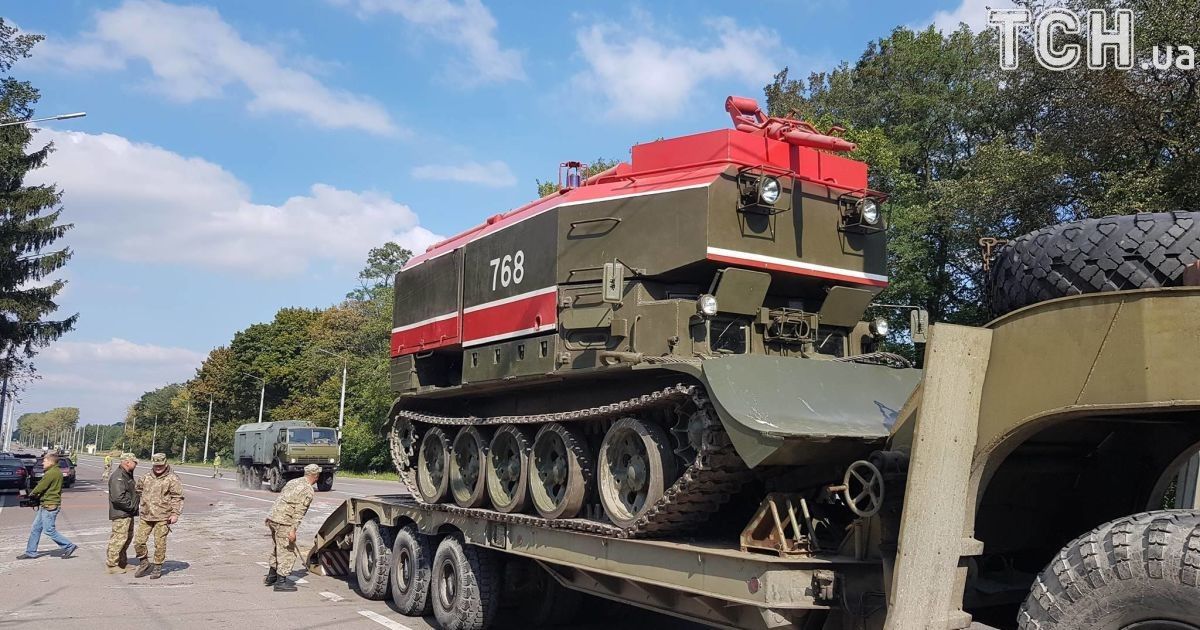 Пожежні танки у Калинівці / © Фото Івана Гребенюка/ТСН