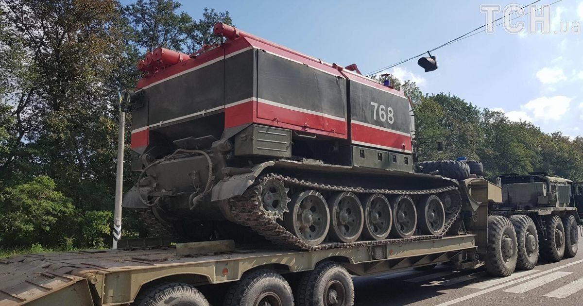 Пожежні танки у Калинівці / © Фото Івана Гребенюка/ТСН