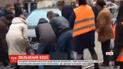 Пенсионерка, две девушки и 4 мужчины в Днепре оттолкали авто с трамвайных путей