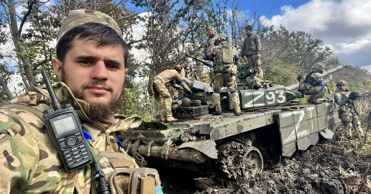 Правнук воїна УПА і митець, який став успішним командиром: на Прикарпатті тисячі людей прощались з “Да Вінчі”