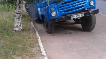 ЗІЛ потрапив у водопровідний колодязь / © 0542.ua