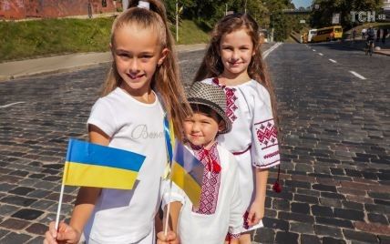 В Киеве и Вашингтоне пробежали марафоны в вышиванках