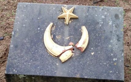В оккупированном Крыму вандалы изуродовали турецкий мемориал