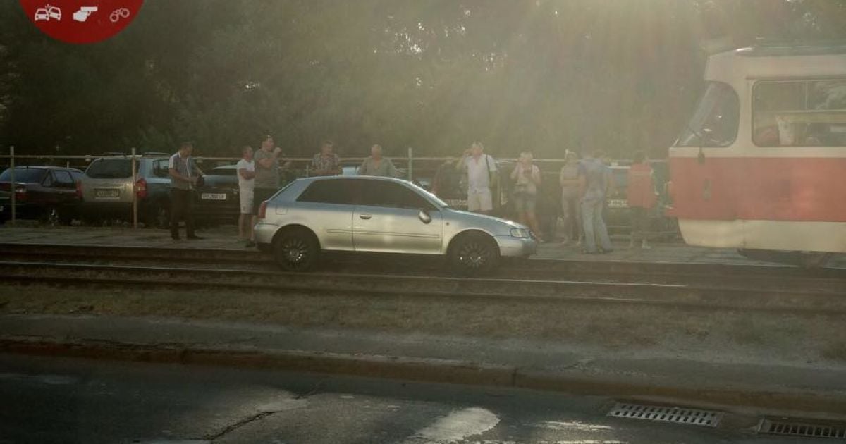 В Киеве парни на Audi с еврономерами сбили пешехода и пытались скрыться