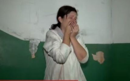 В Киеве соцслужбы забрали 3-летнего ребенка у матери, которая спала пьяной на ступеньках