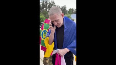 Я уже в Украине»: освобожденный из плена пограничник растрогал разговором с родными